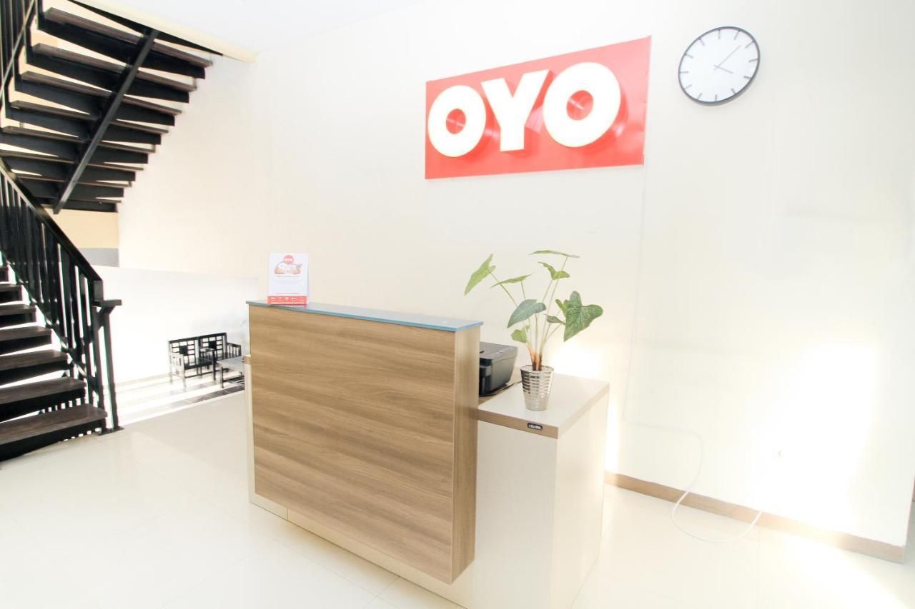 Oyo 204 Blessing Residence Surabaya Esterno foto
